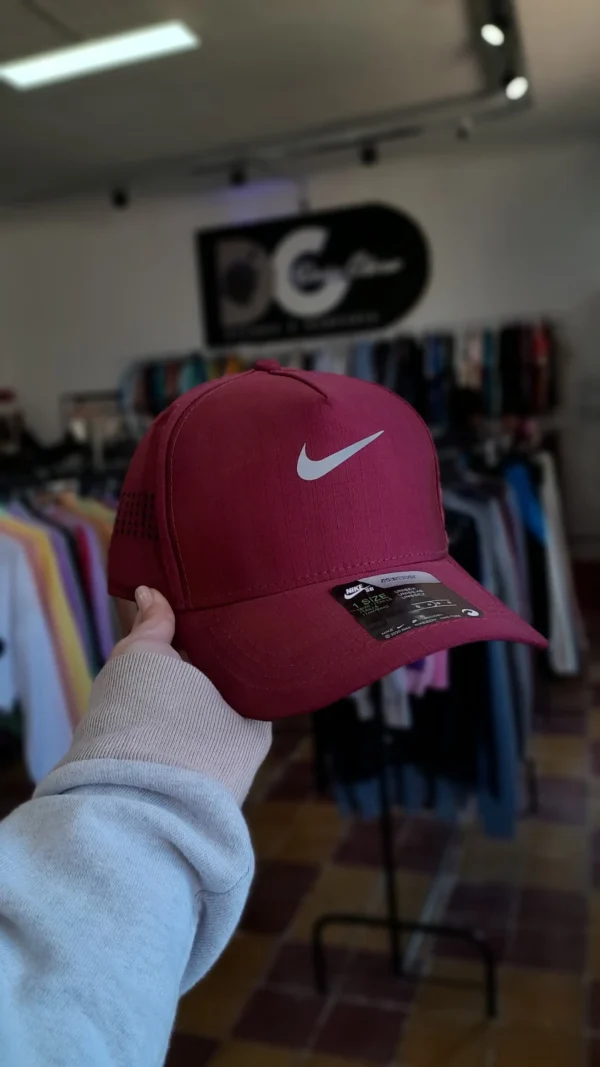 gorra-nikeroja